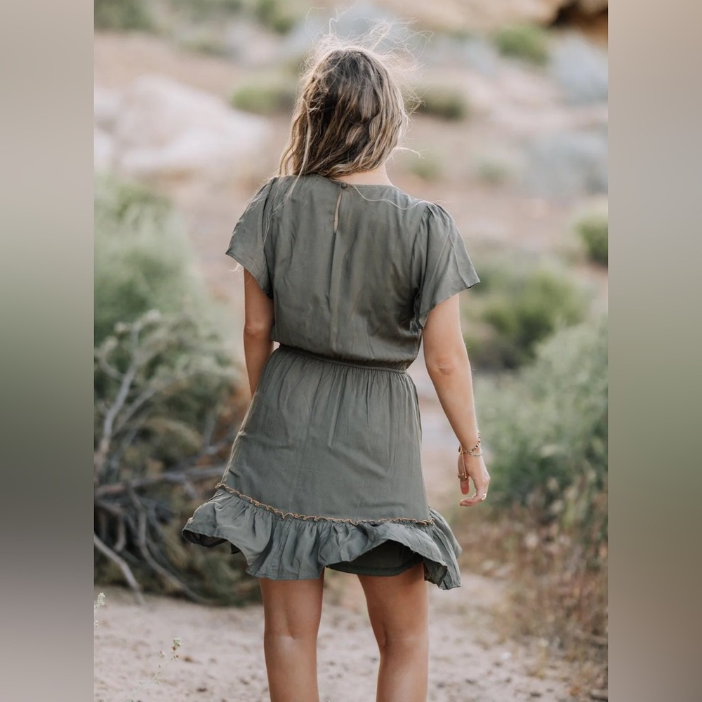 FEHRNVI Cammy Short Sleeve Floral Embroidered Dress Olive Green Cottage Large - Picture 5 of 16